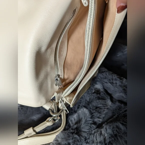 Tod’S Double T Leather Shoulder Bag - Picture 7 of 9